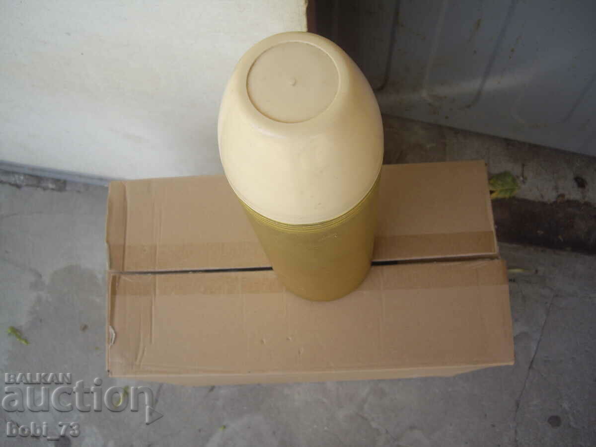 Old preserved thermos. with price 10.00 BGN | € 5.11 Old preserved thermos. with price 10.00 BGN | € 5.11