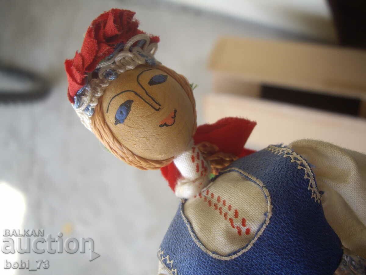 Delivery of Old decorative doll. Delivery of Old decorative doll.