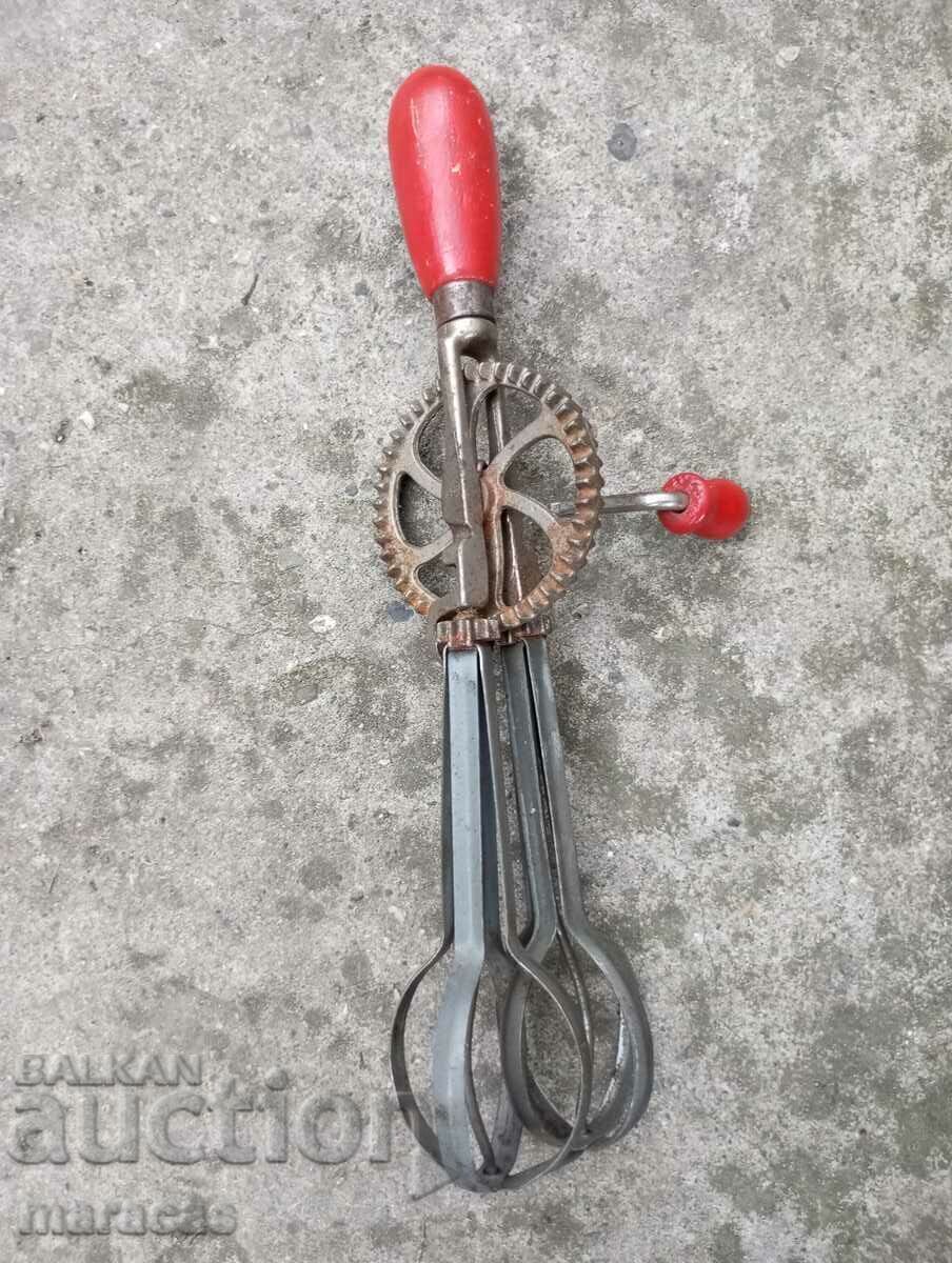 Baterie metalică veche cu preț € 8.69 | 17.00 BGN