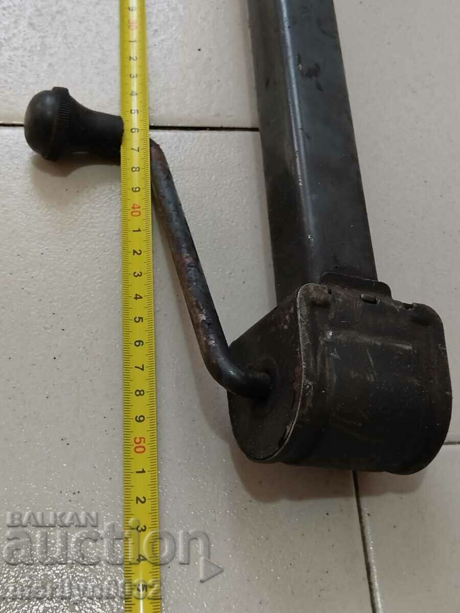 Παλιό γρύλο αυτοκινήτου από πολωνικό όχημα Fiat 125 - 6 Παλιό γρύλο αυτοκινήτου από πολωνικό όχημα Fiat 125 - 6