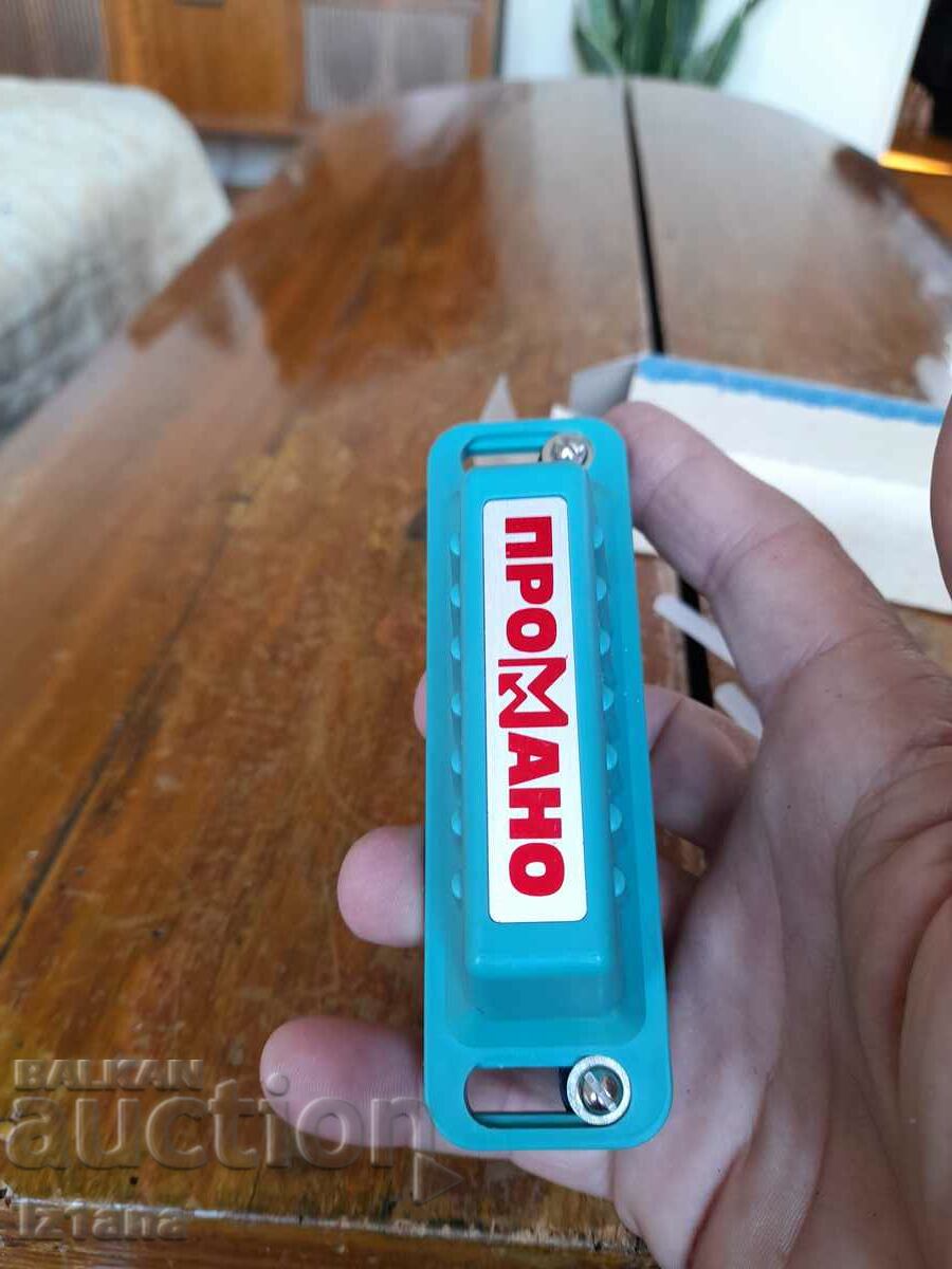 Licitație Dispozitiv vechi pentru ascuțirea marginilor schiurilor