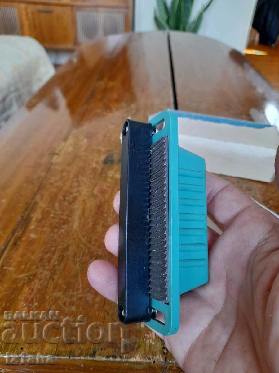 Livrarea Dispozitiv vechi pentru ascuțirea marginilor schiurilor