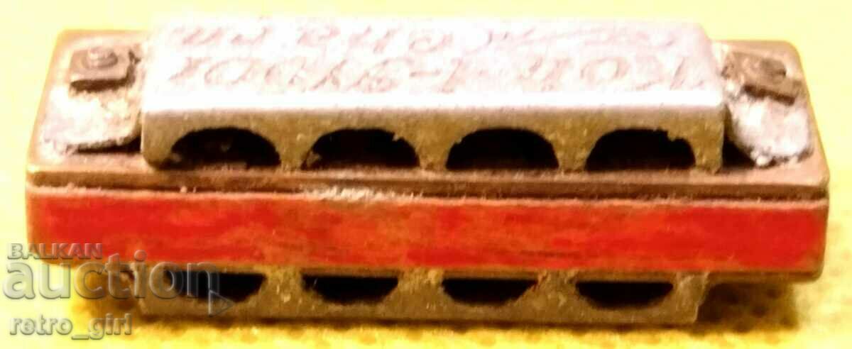 Delivery of A very small branded harmonica. Delivery of A very small branded harmonica.