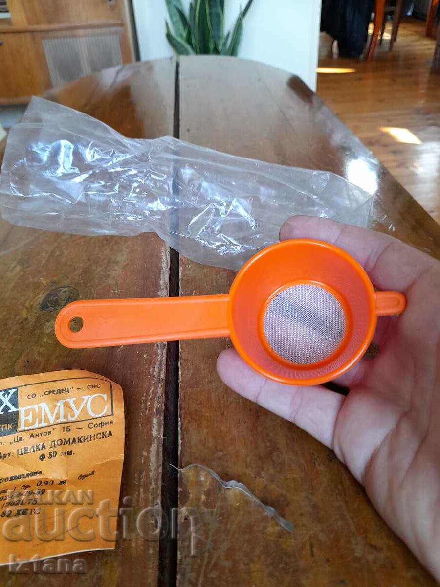 Delivery of An old kitchen strainer Delivery of An old kitchen strainer