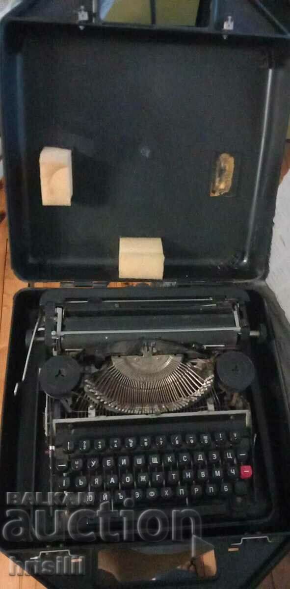 Vintage Hebros 1300 typewriter