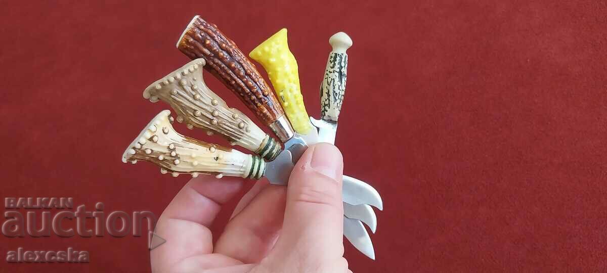 Auction A collection of small knives Auction A collection of small knives