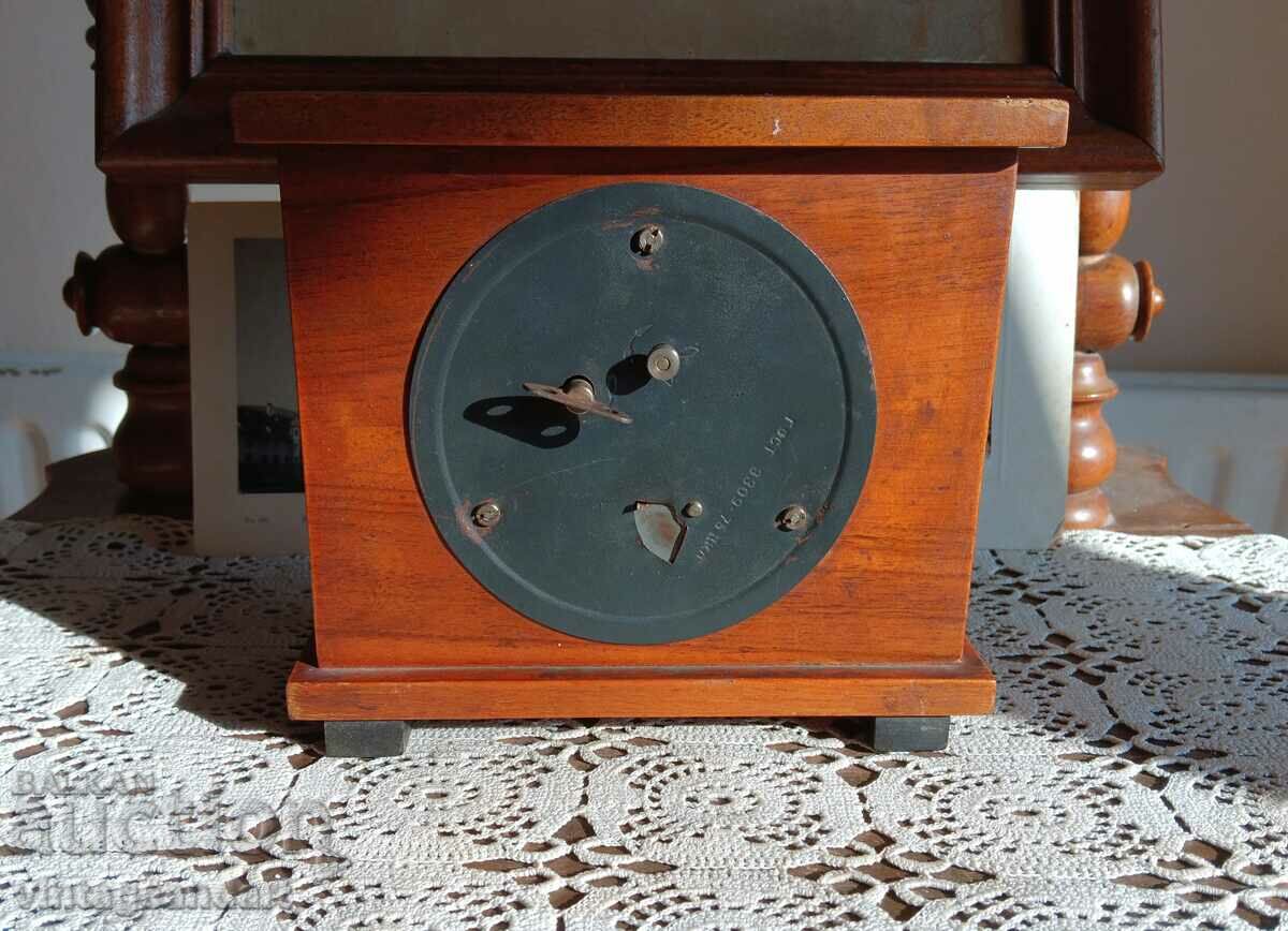 Beacon mantel clock, works with price 99.00 BGN | € 50.62 Beacon mantel clock, works with price 99.00 BGN | € 50.62