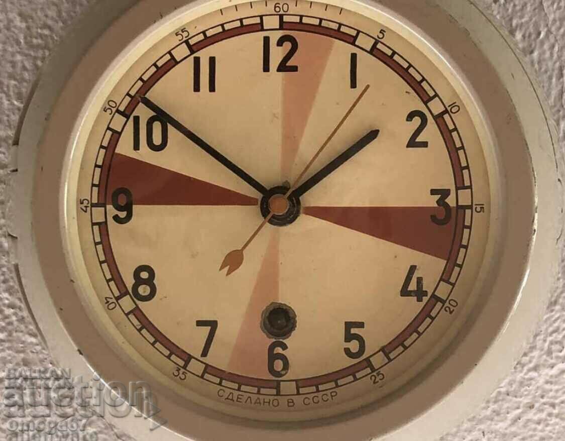 Ceas militar - Air Force - N 9912 din 1976. cu preț € 230.00 | 449.84 BGN