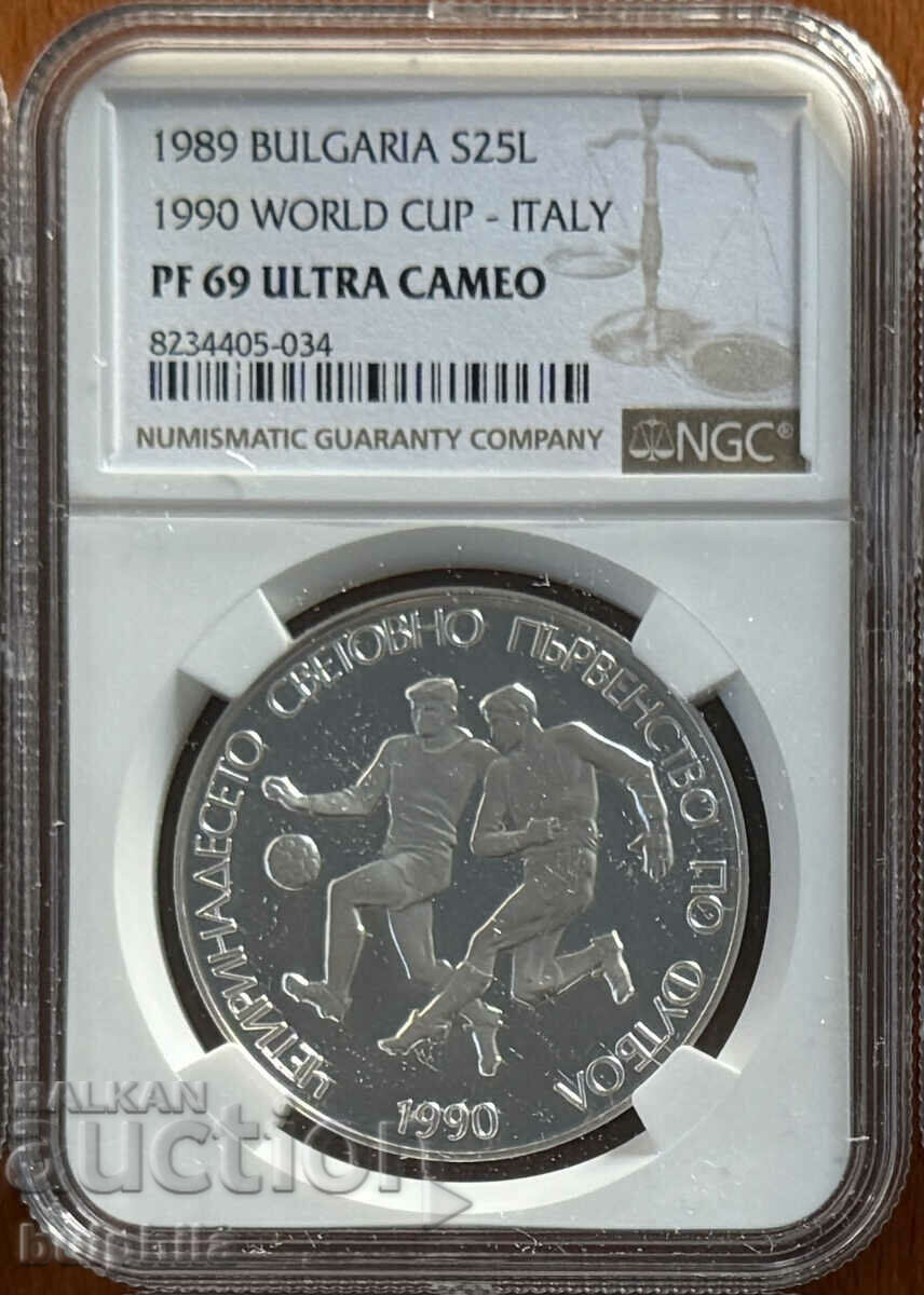 BGN 25 Footballers 1989. NGC 69 UC. Top grade!