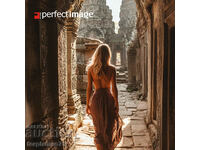 Femeie în Angkor Wat. Image ® Studio Perfect Image Ltd.