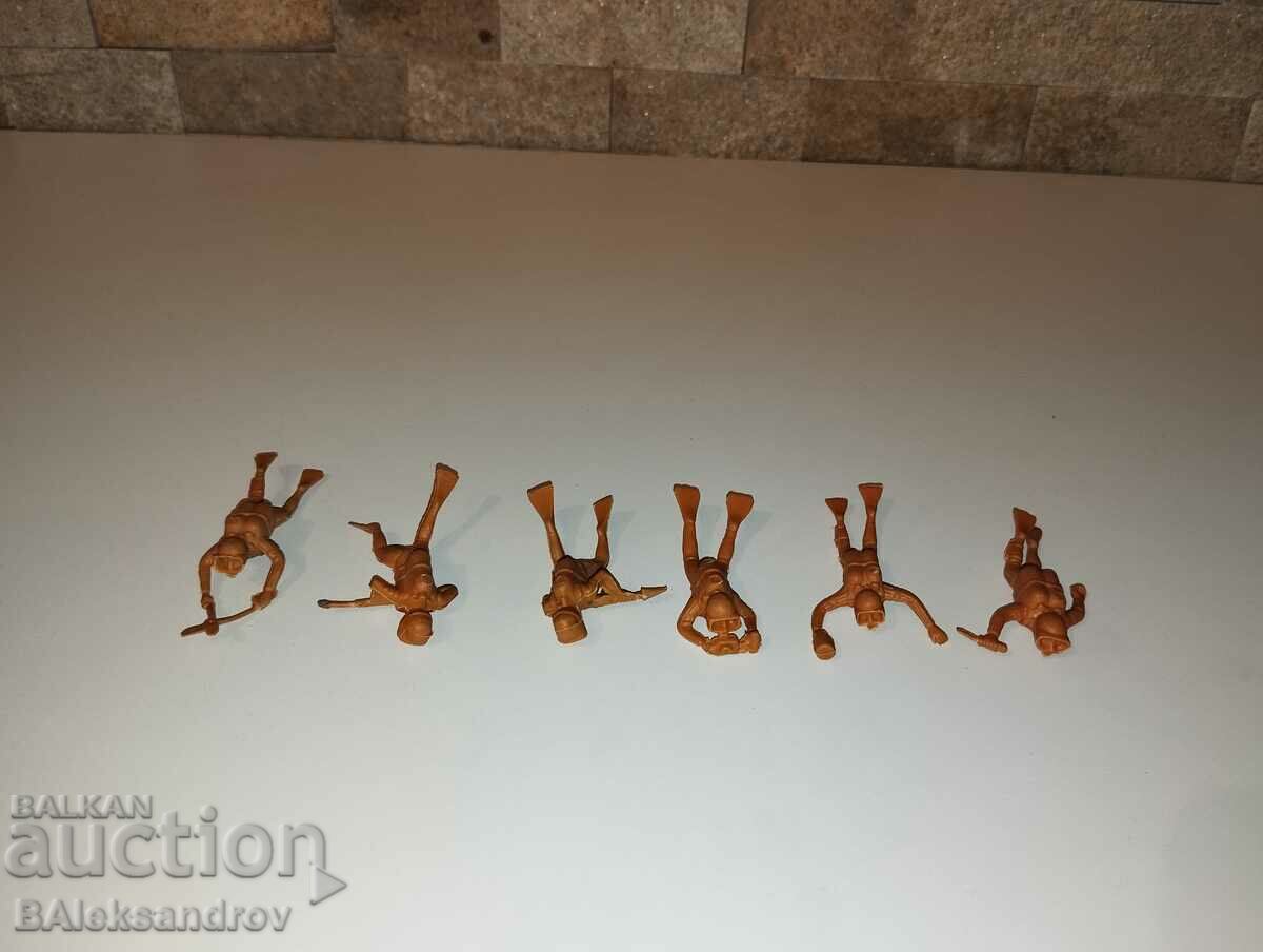 Lot of divers with price 8.00 BGN | € 4.09 Lot of divers with price 8.00 BGN | € 4.09