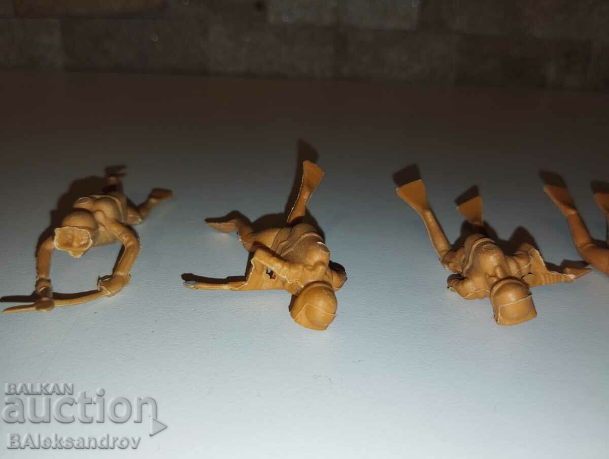 Delivery of Lot of divers Delivery of Lot of divers