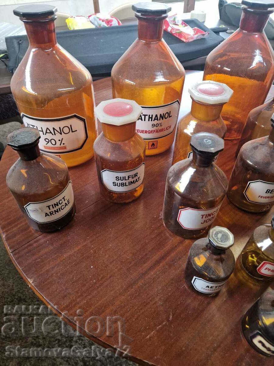 Аукцион Голям лот антикварни аптекарски шишета
