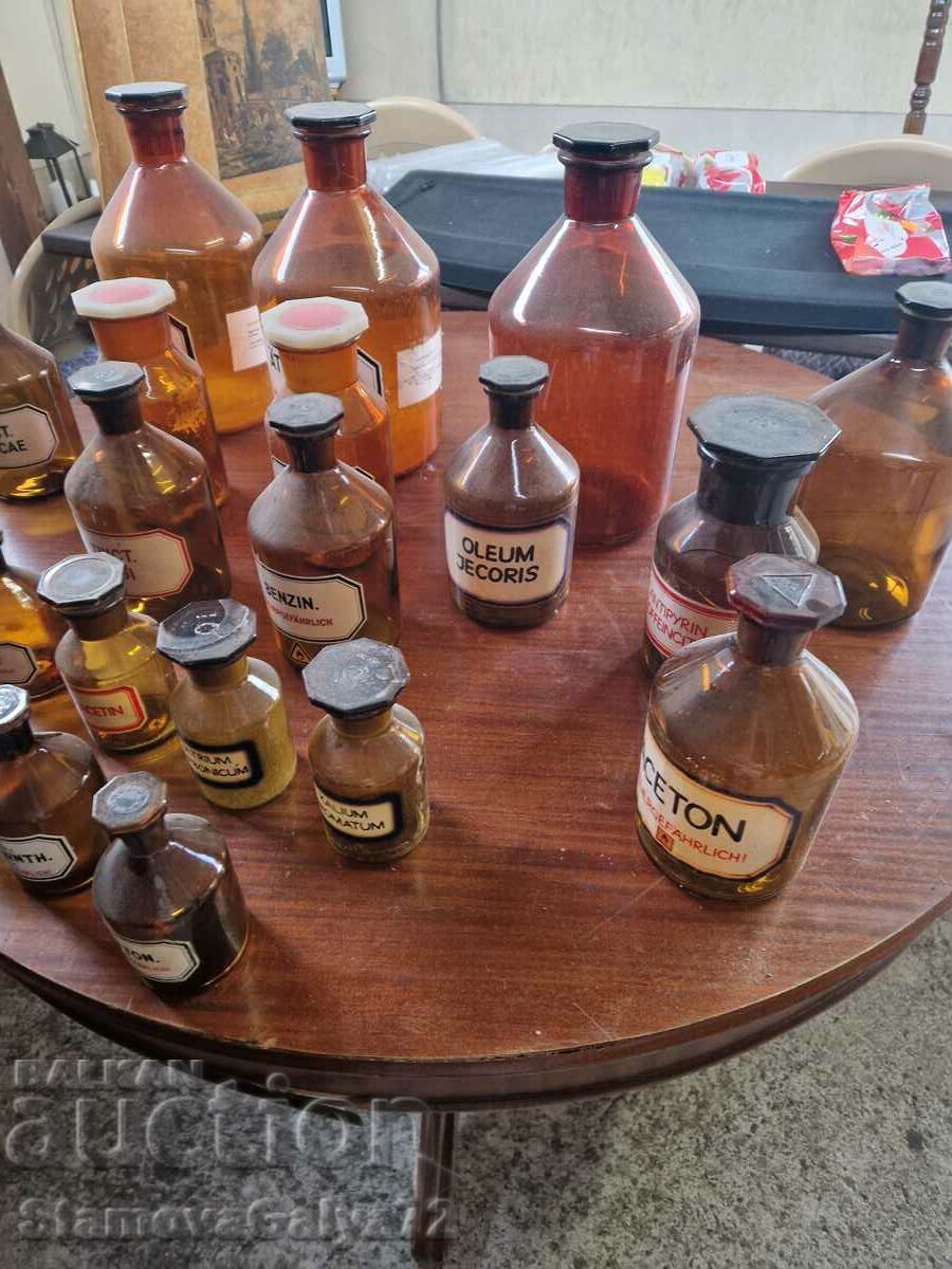 Παράδοση Μεγάλα μπουκάλια παλαιών φαρμακείων