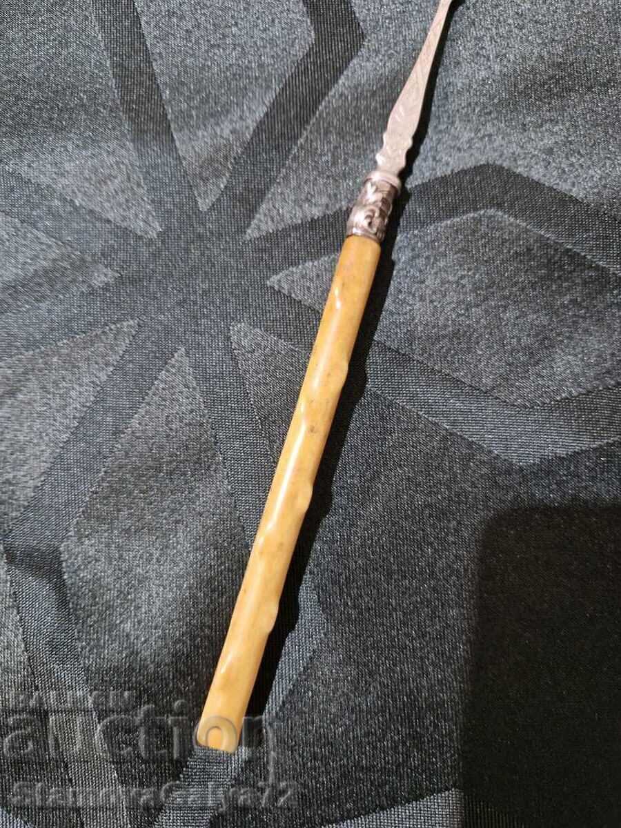 Παράδοση Ένα μοναδικό αντίκα αγγλικό ασημένιο πιρούνι Παράδοση Ένα μοναδικό αντίκα αγγλικό ασημένιο πιρούνι