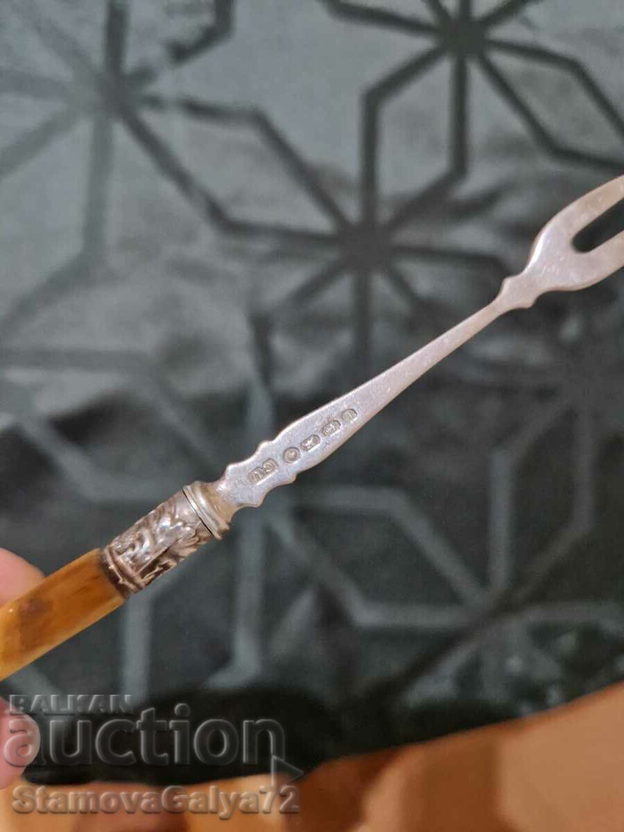 O furculiță unică din argint englezesc antic - 6 O furculiță unică din argint englezesc antic - 6