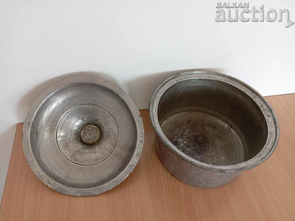 Old tin pot, copper pot with lid with price 51.00 BGN | € 26.08 Old tin pot, copper pot with lid with price 51.00 BGN | € 26.08