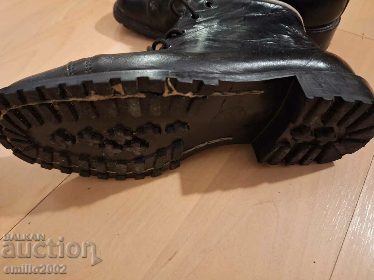 Auction  Hiking shoes Pioneer retro social 40 number