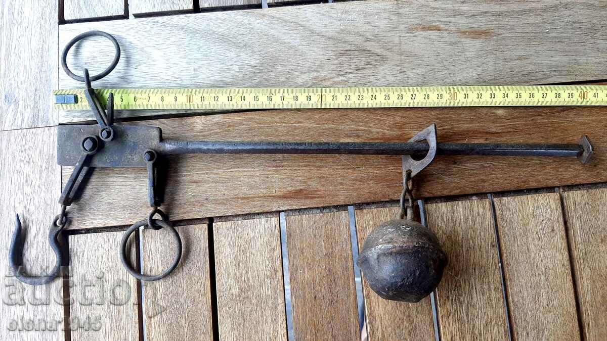 Антикварна везна с цена 140.00 лв. | € 71.58 Антикварна везна с цена 140.00 лв. | € 71.58