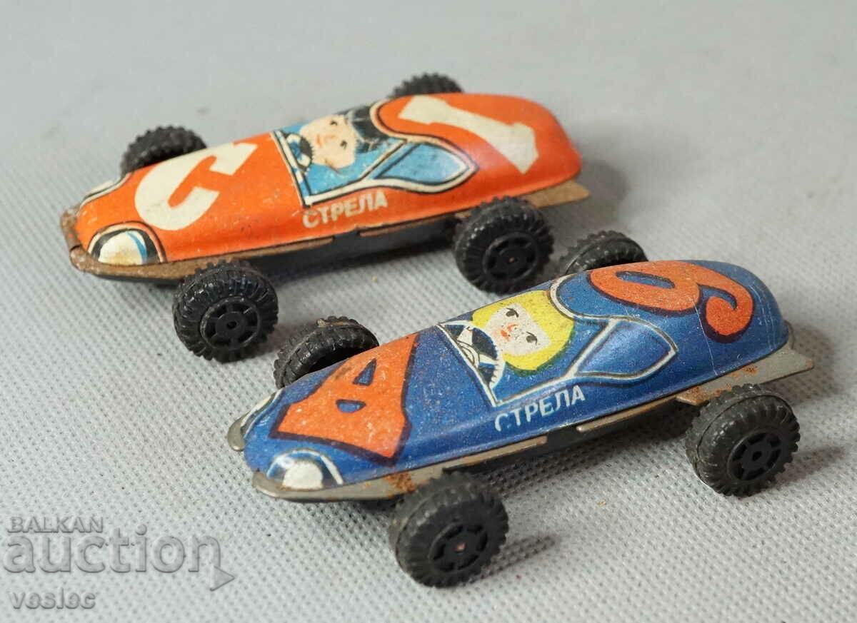 2 Old metal toys formula 1 sports car model