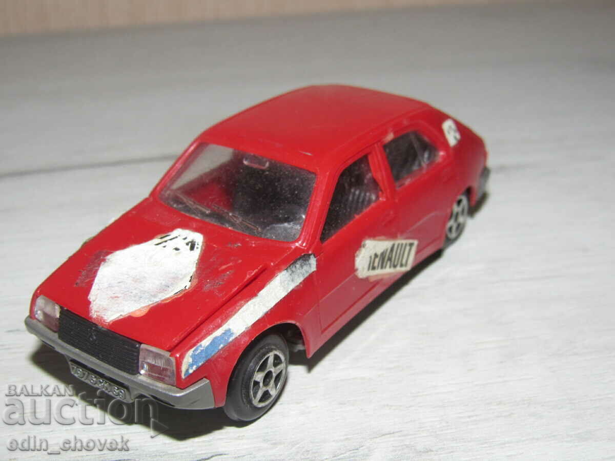 1/43 Norev Franța Renault 14 TL roșu