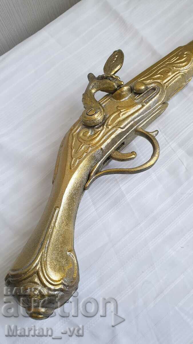 Auction Metal decorative wall gun Auction Metal decorative wall gun