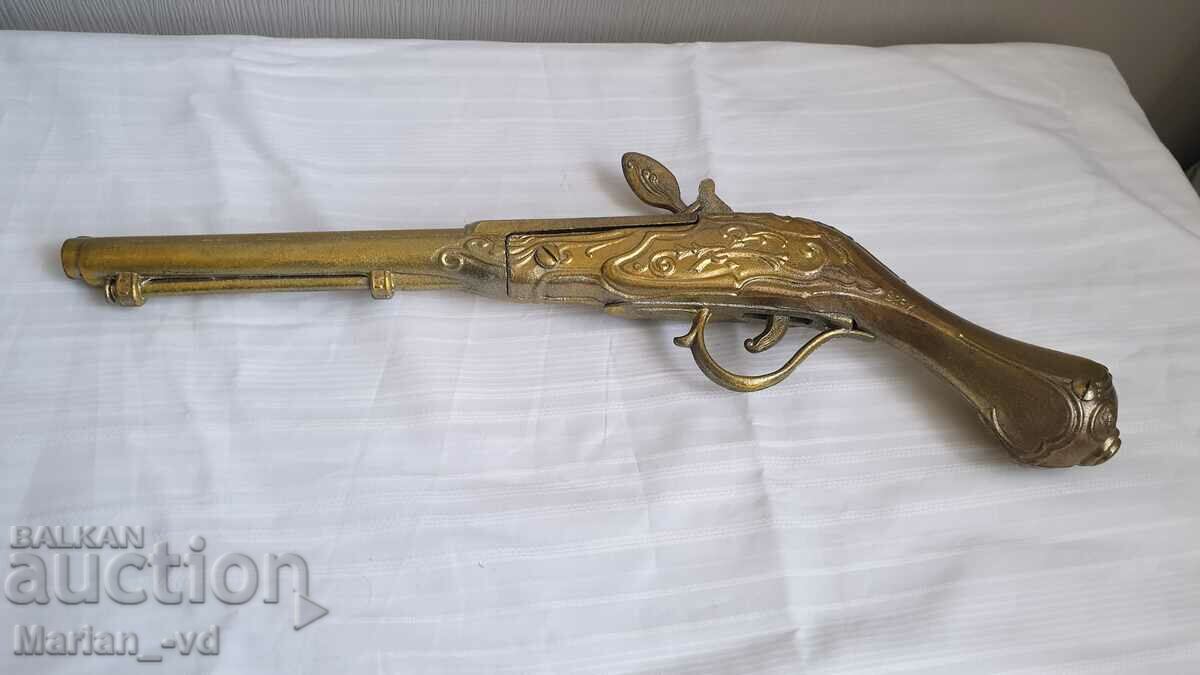 Delivery of Metal decorative wall gun Delivery of Metal decorative wall gun