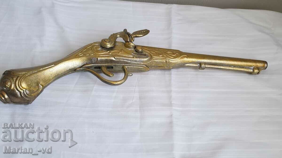 Pistol de perete decorativ metalic