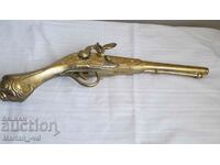 Pistol de perete decorativ metalic