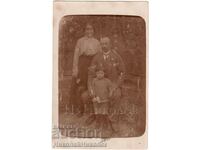 1917 FOTO VECHE FAMILIA LYASKOVES IN CURTE D059