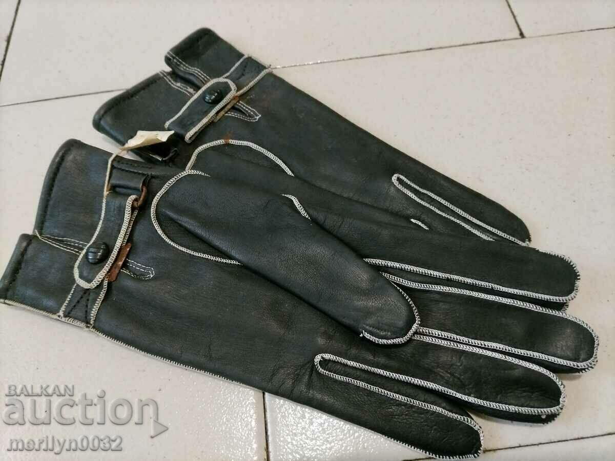 Women's leather gloves UNUSED Kingdom of Bulgaria 1920s with price 68.00 BGN | € 34.77 Women's leather gloves UNUSED Kingdom of Bulgaria 1920s with price 68.00 BGN | € 34.77