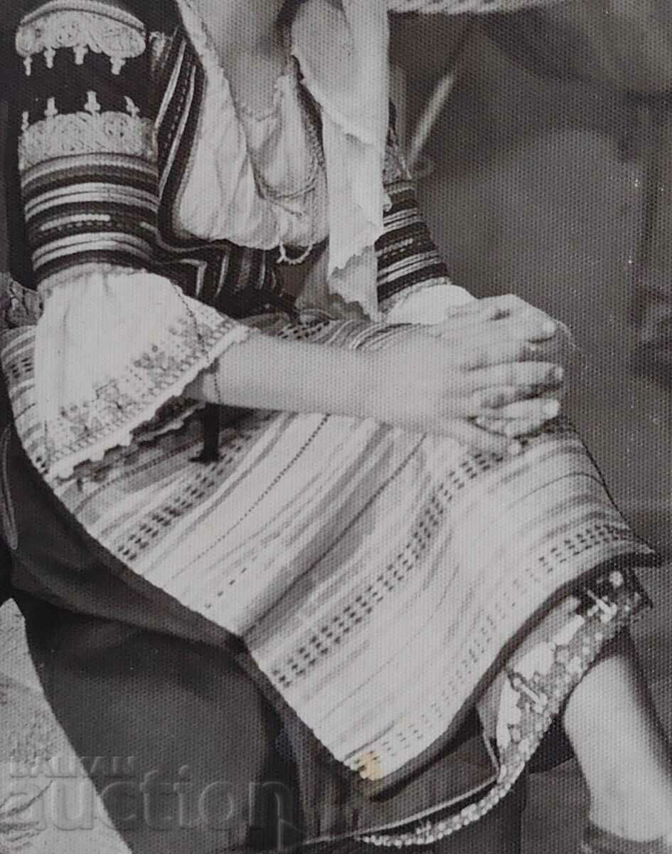 Auction KUSTENDILSKA SAYA SUKMAN WEARING APRON SHIRT WOMAN PHOTO Auction KUSTENDILSKA SAYA SUKMAN WEARING APRON SHIRT WOMAN PHOTO