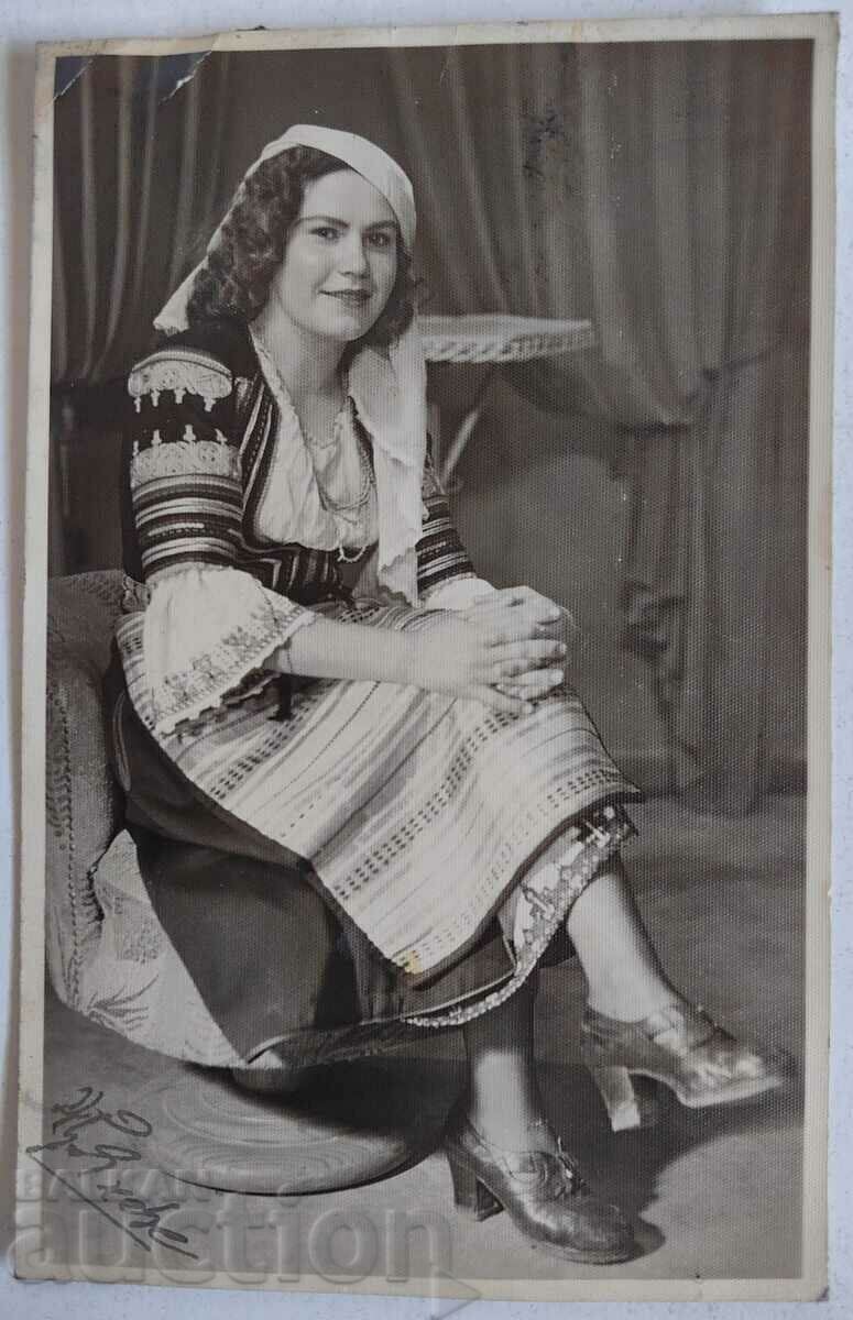 KUSTENDILSKA SAYA SUKMAN WEARING APRON SHIRT WOMAN PHOTO KUSTENDILSKA SAYA SUKMAN WEARING APRON SHIRT WOMAN PHOTO