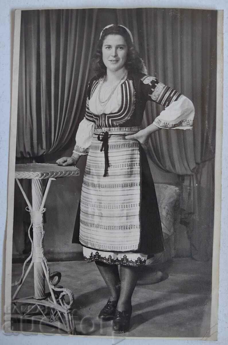 KUSTENDILSKA SAYA SUKMAN WEARING APRON SHIRT WOMAN PHOTO KUSTENDILSKA SAYA SUKMAN WEARING APRON SHIRT WOMAN PHOTO