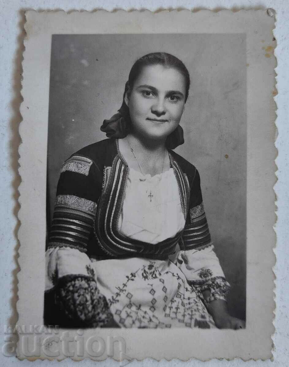 Auction KUSTENDILSKA SAYA SUKMAN WEARING APRON SHIRT WOMAN PHOTO Auction KUSTENDILSKA SAYA SUKMAN WEARING APRON SHIRT WOMAN PHOTO