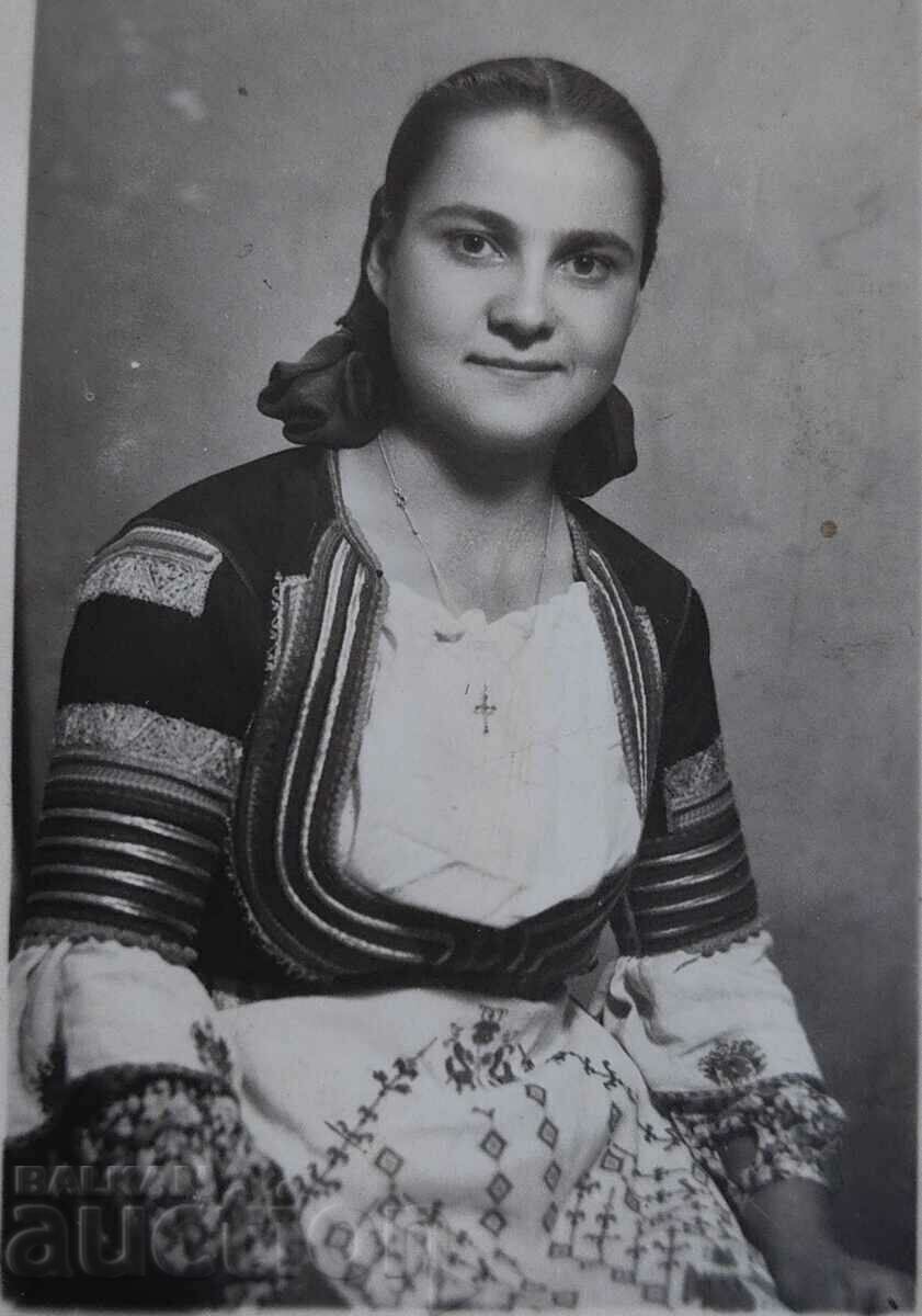 KUSTENDILSKA SAYA SUKMAN WEARING APRON SHIRT WOMAN PHOTO KUSTENDILSKA SAYA SUKMAN WEARING APRON SHIRT WOMAN PHOTO