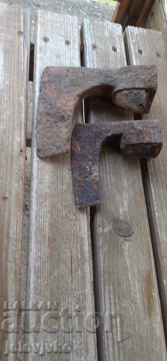 Livrarea Lotul de două topoare Livrarea Lotul de două topoare