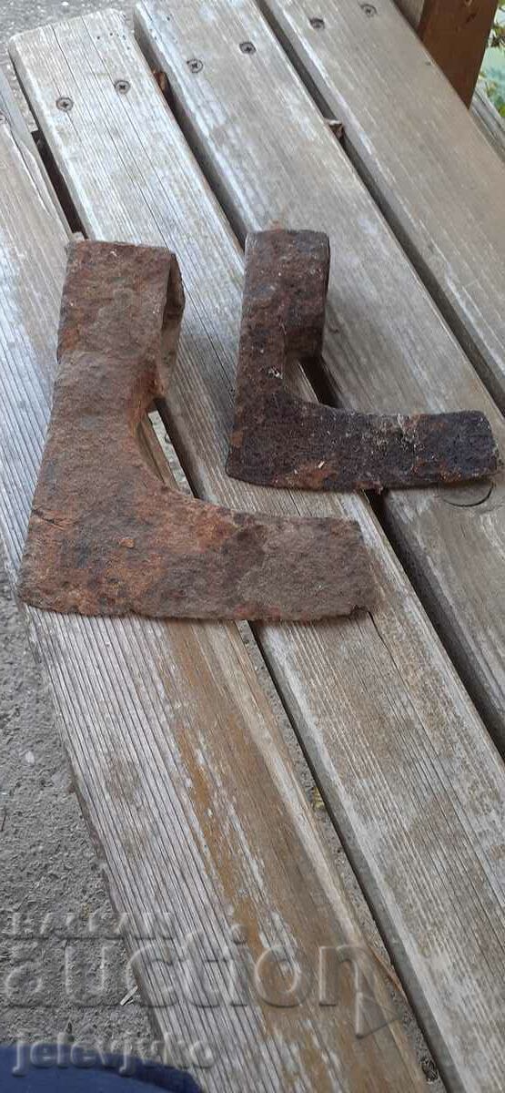 Lotul de două topoare Lotul de două topoare