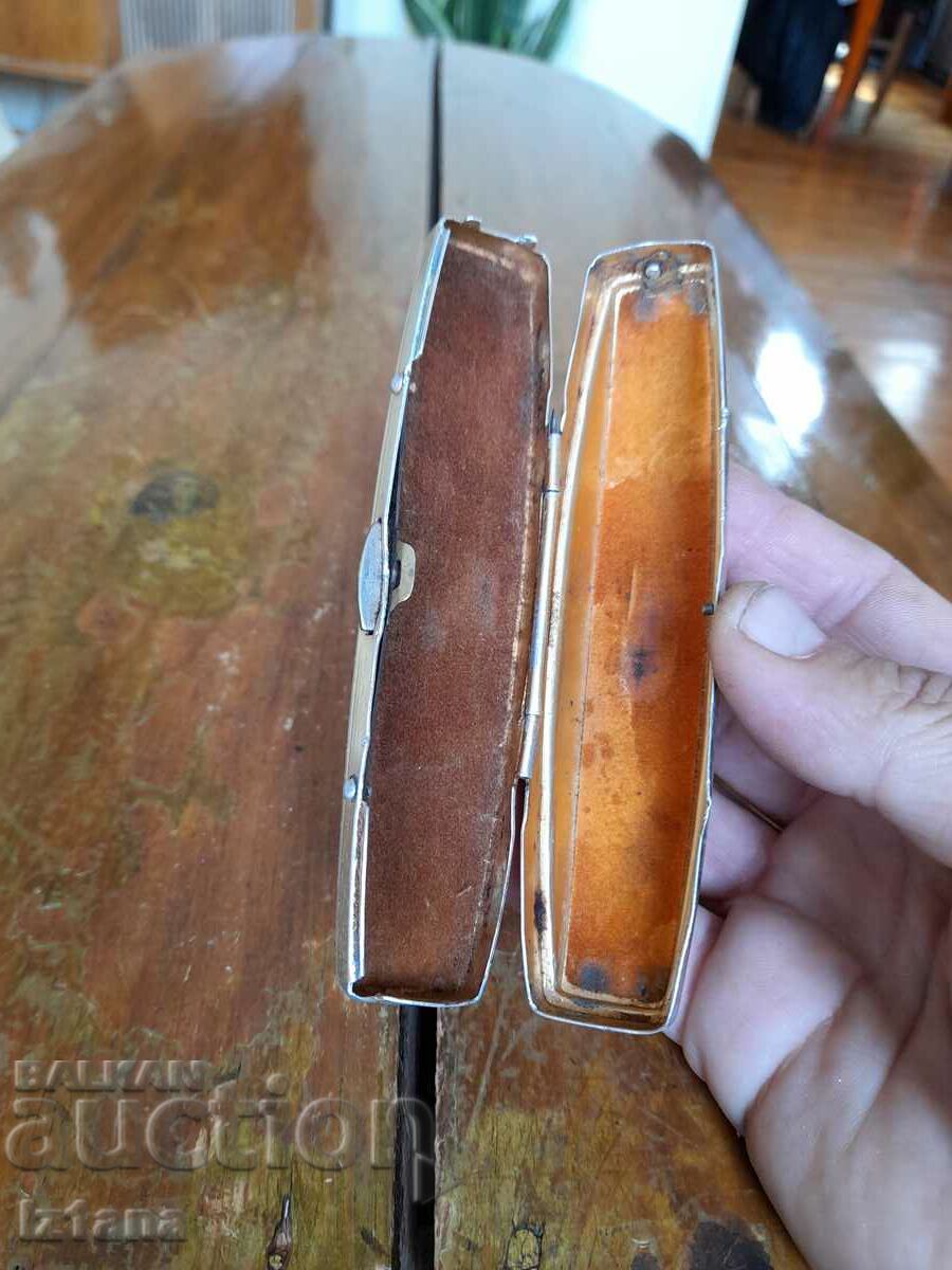 Delivery of Old box, toiletry bag Delivery of Old box, toiletry bag