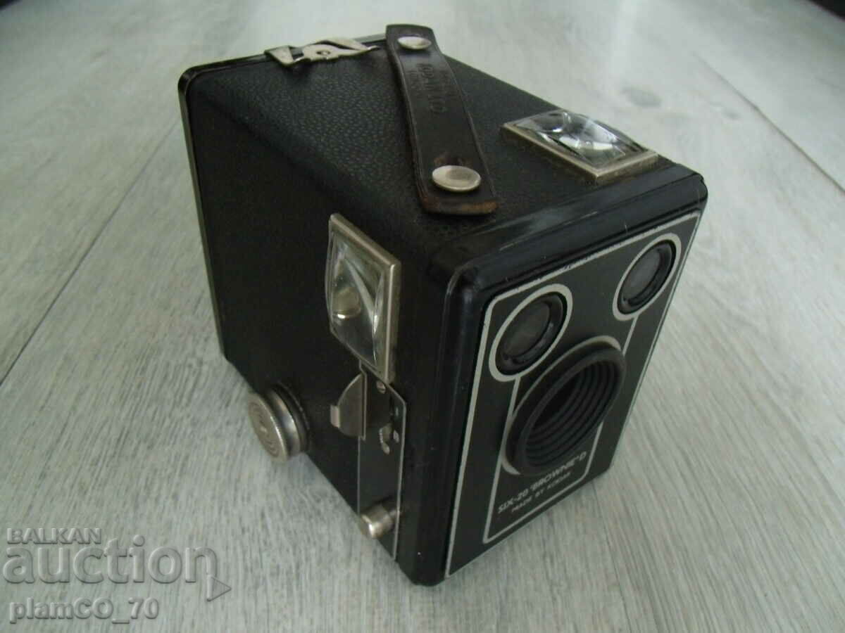 Аукцион №*7717 стар фотоапарат - Kodak SIX 20 BROWINED Аукцион №*7717 стар фотоапарат - Kodak SIX 20 BROWINED