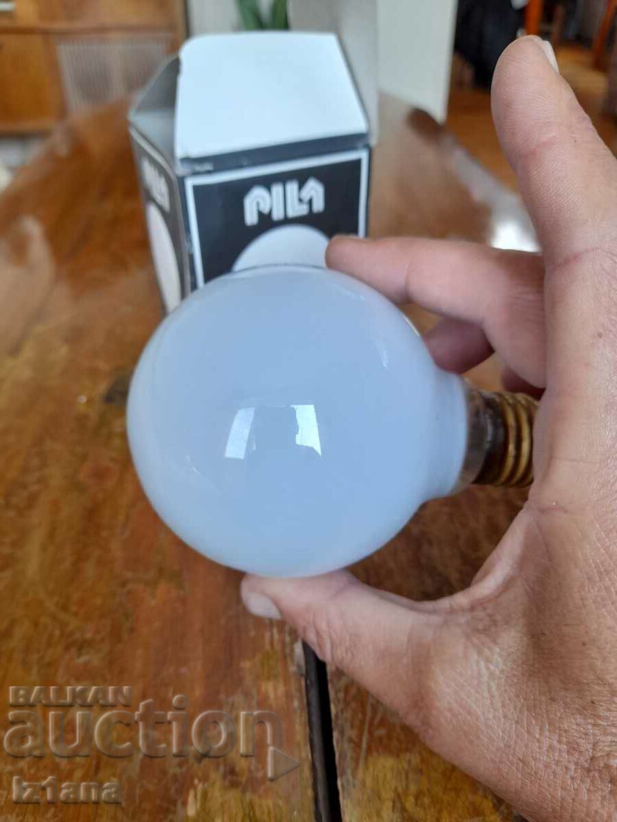 Delivery of Old Pila light bulb