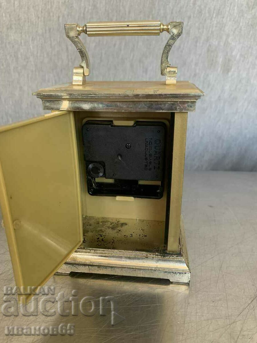 Delivery of desk clock Delivery of desk clock