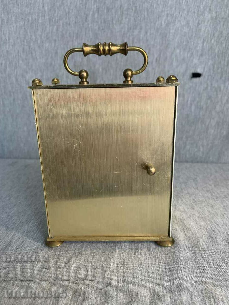 Delivery of desk clock Delivery of desk clock