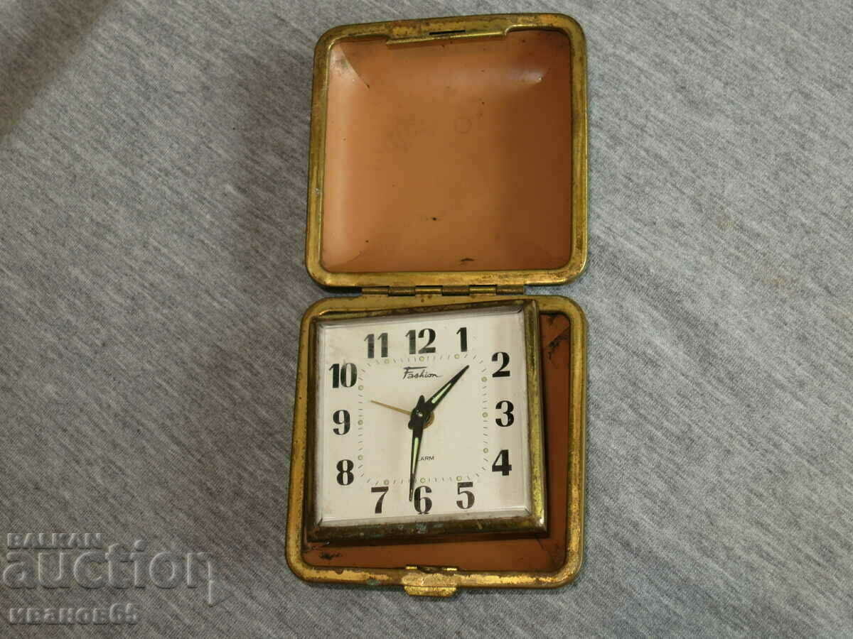 Delivery of old tourist alarm clock Delivery of old tourist alarm clock