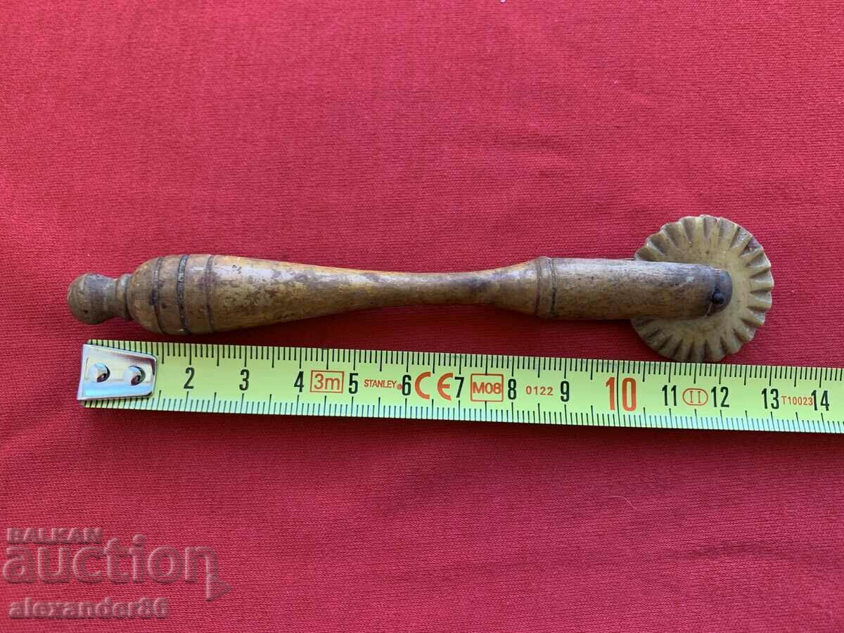 Auction  An old instrument