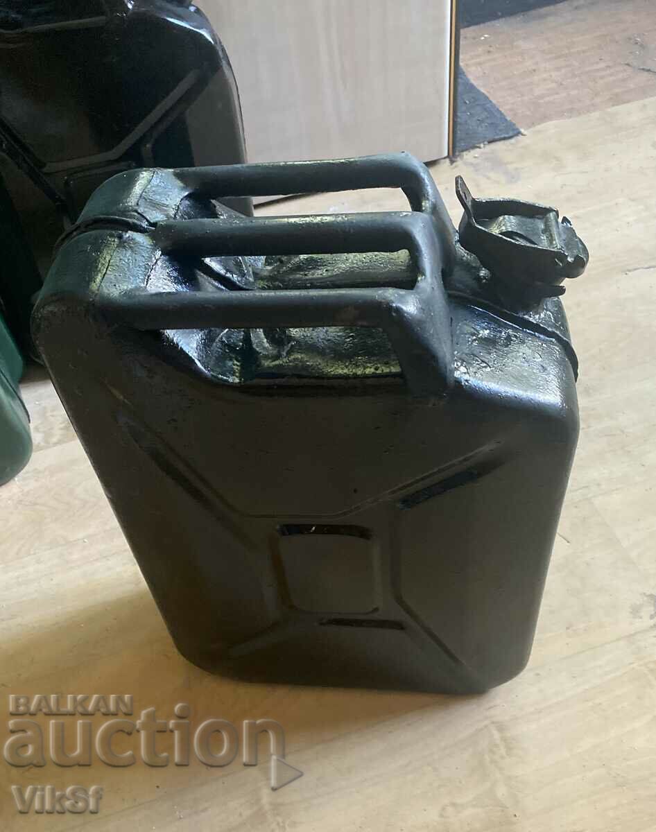 Delivery of Metal can for fuel 20 l Delivery of Metal can for fuel 20 l