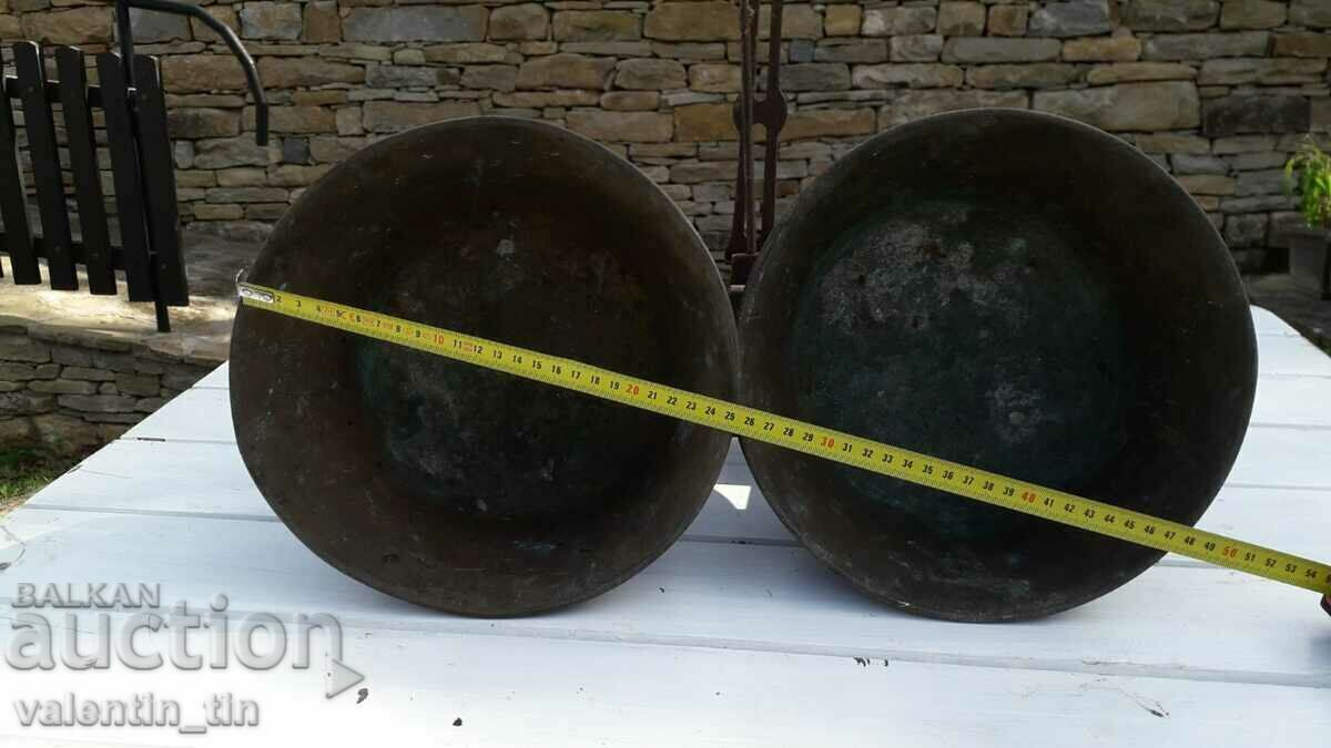 Auction Old scales, scales with grams, weights without missing. Auction Old scales, scales with grams, weights without missing.