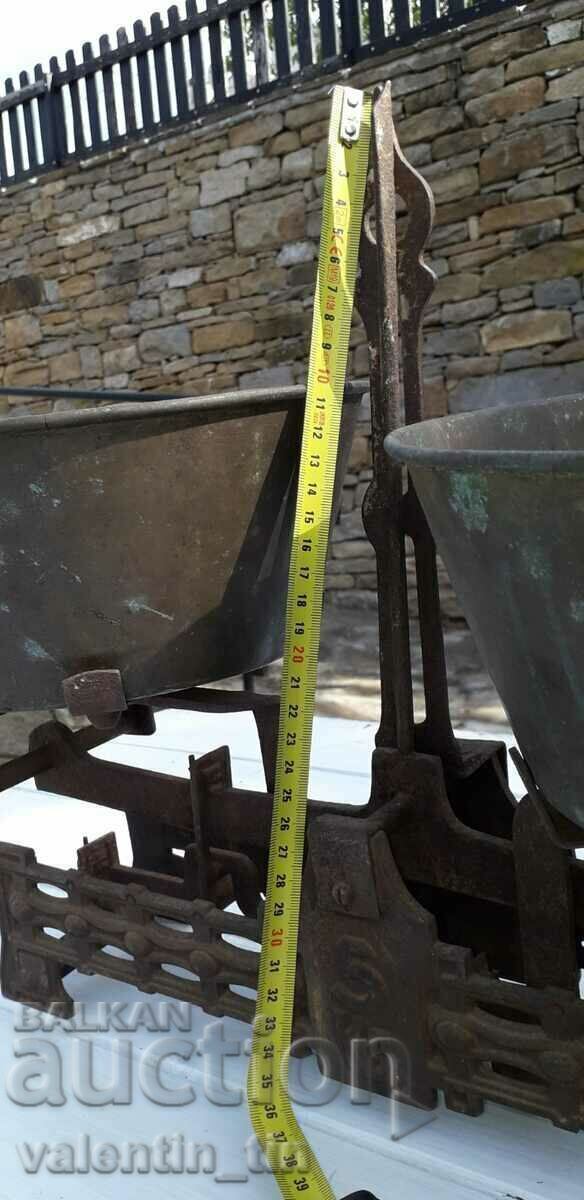 Old scales, scales with grams, weights without missing. - 5 Old scales, scales with grams, weights without missing. - 5