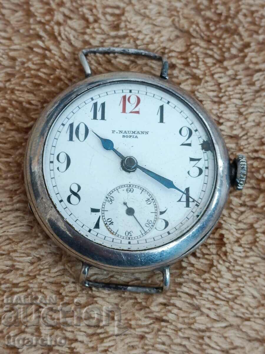 Un ceas de argint cu preț 250.00 BGN | € 127.82 Un ceas de argint cu preț 250.00 BGN | € 127.82