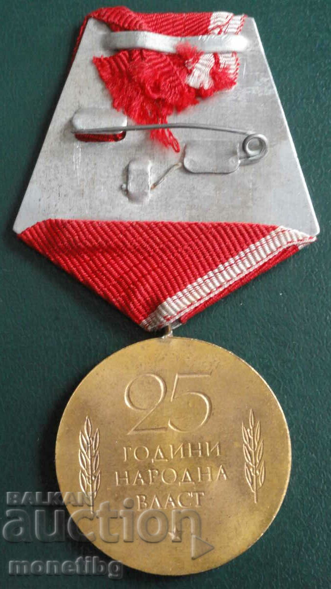 Delivery of Medal "25 years People's Power'' Delivery of Medal "25 years People's Power''